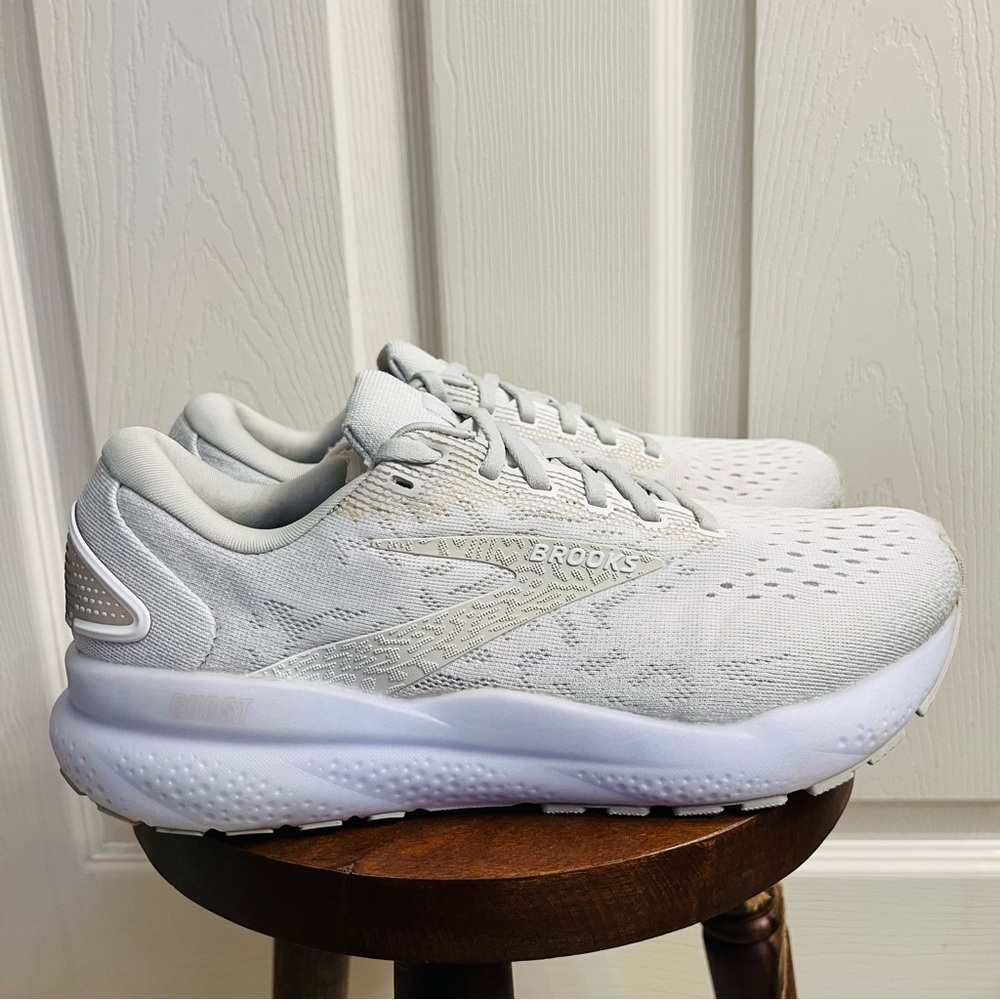Brooks Ghost 16 Womens Size 8 White Gray Athletic Running Walking Shoes Sneakers